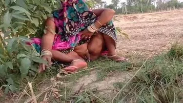 Chudai Video A farm maid named Dehati flashes her desi pussy.