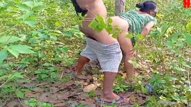 English Sex Video Dehati Bhabhi in the jungle with a cocksucker