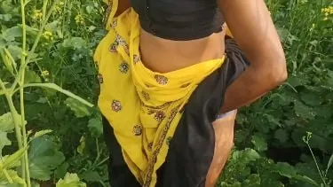 Hindi Sex Video of desi sex: A Punjabi man drills a chut in the farm.