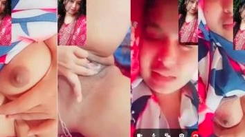 A Desi girl enjoys having live sex.