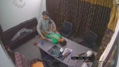 A gorgeous boss fucked a girl at work.